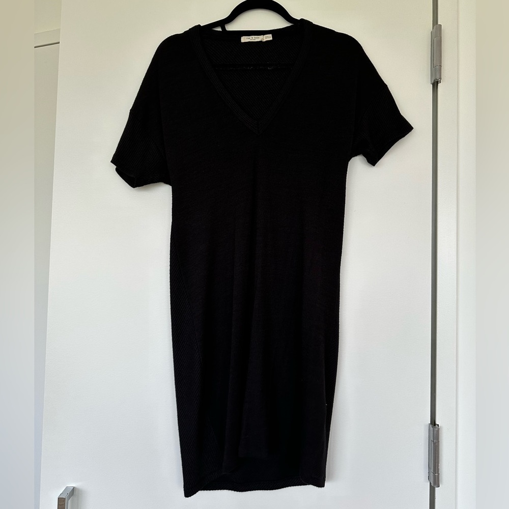 Rag & Bone. Knit Short Sleeve Dress. V-Neck. Black. XS